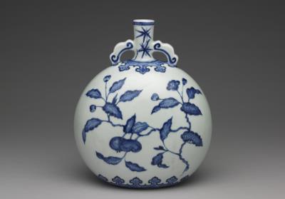 图片[2]-Flask with paired ruyi handles and flowers and fruits decoration in underglaze blue, Qing dynasty, Yongzheng reign (1723-1735)-China Archive